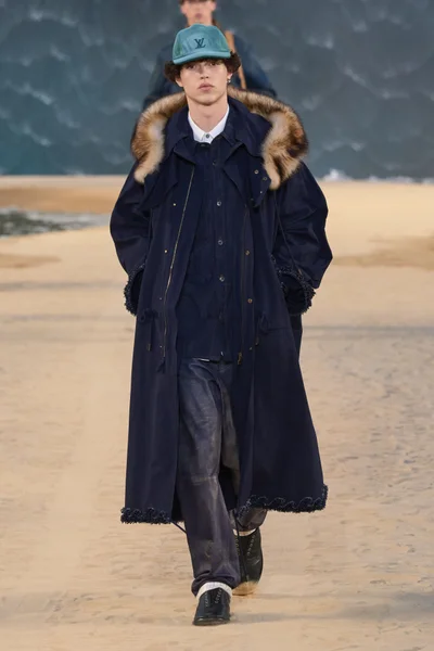 Look 16